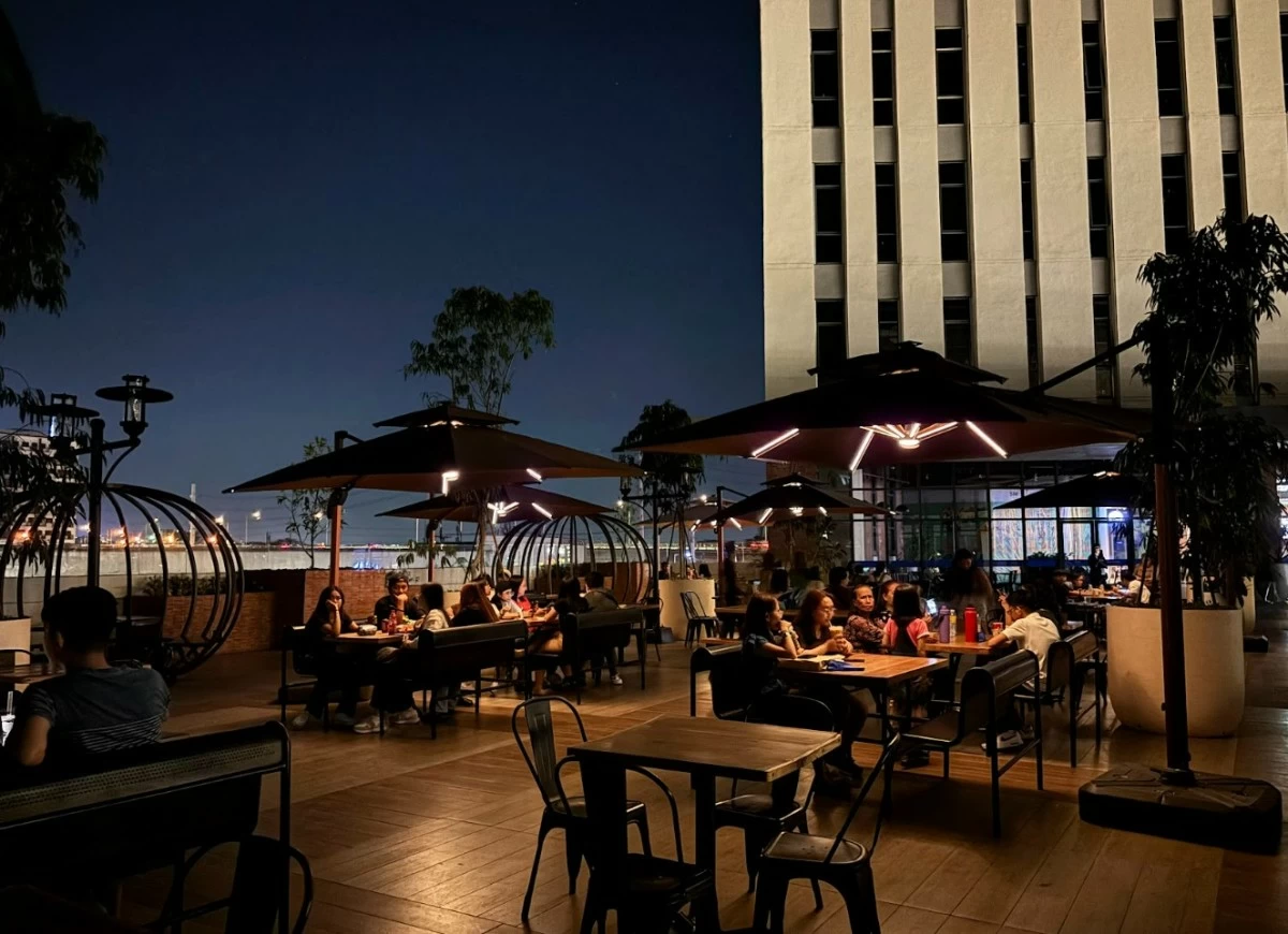 The parasols in SM City Bicutan's Sky Garden efficiently provide five hours of nighttime lighting for only three hours of daytime charge.