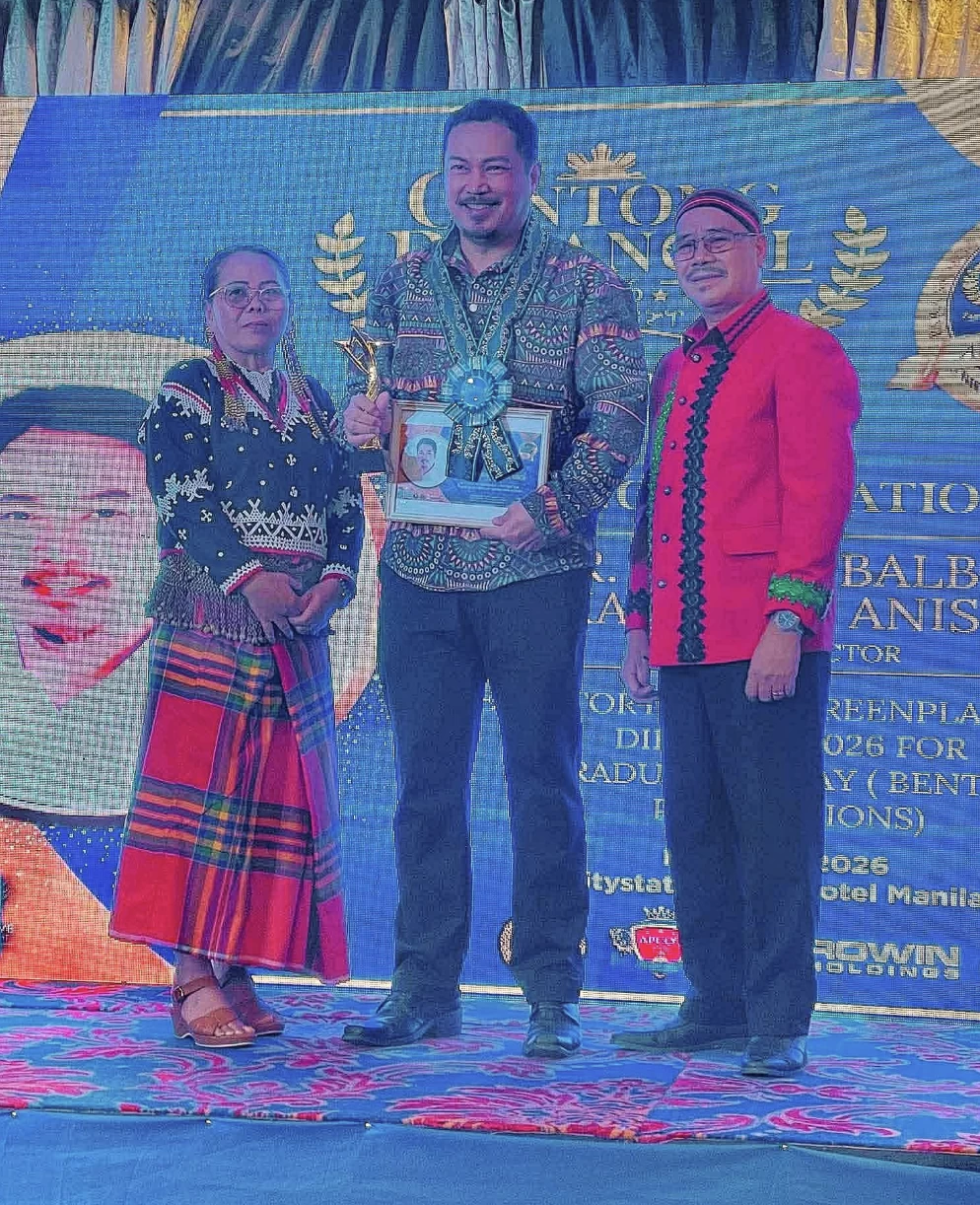 Dante Balboa (center) receives the Best Director Award at Gintong Parangal 2026.
