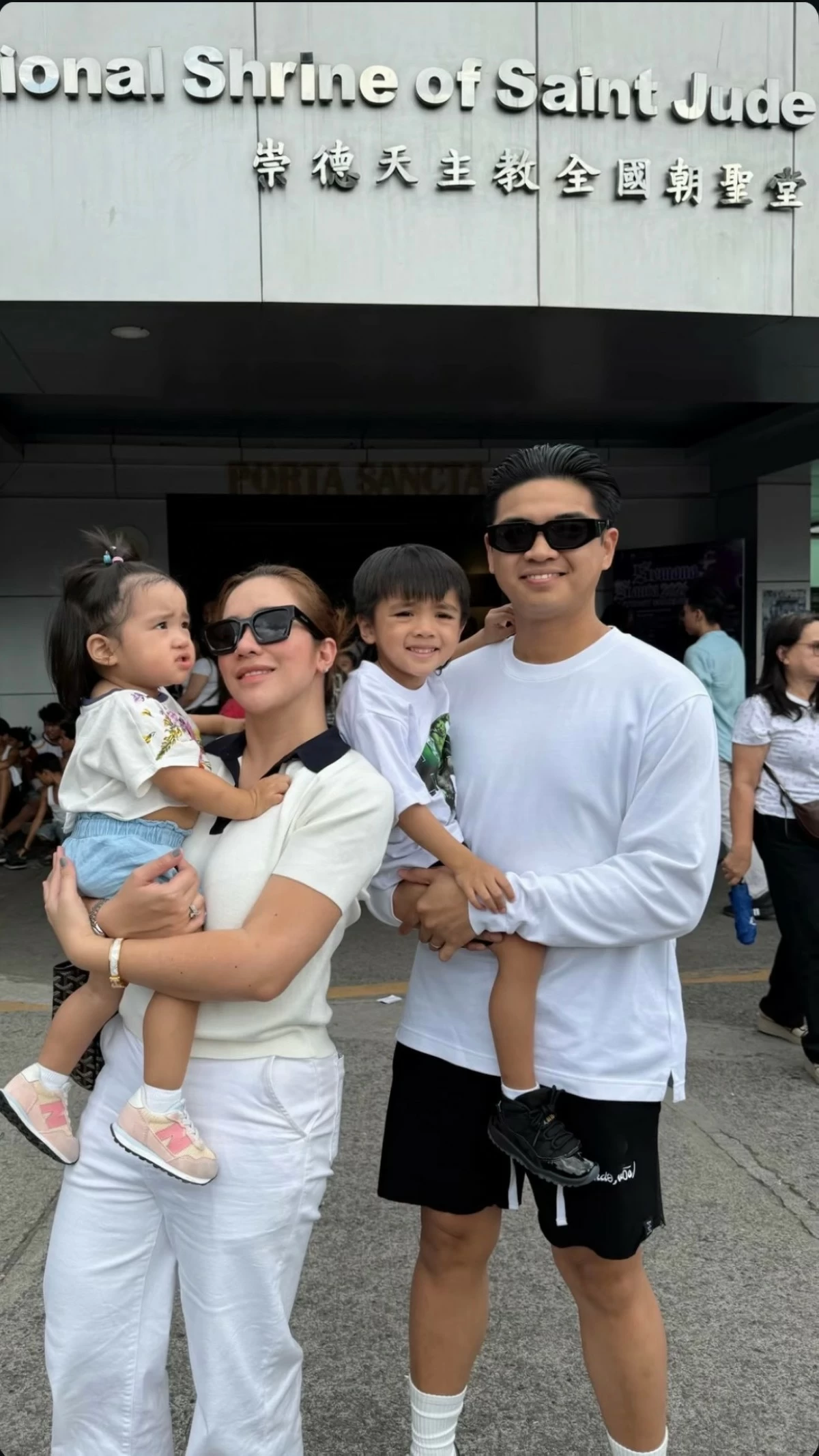 Angeline poses for a photo with her husband and kids
