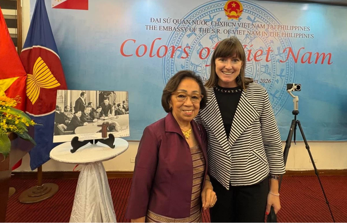 Former Philippine Secretary of Foreign Affairs Delia Domingo Albert with Irish Ambassador Emma Hickey