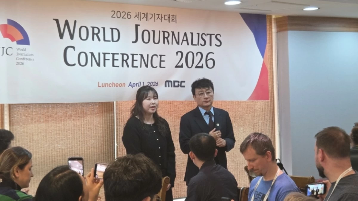 Korean broadcast network President Ahn Hyung-joon (Jonathan Hicap) 