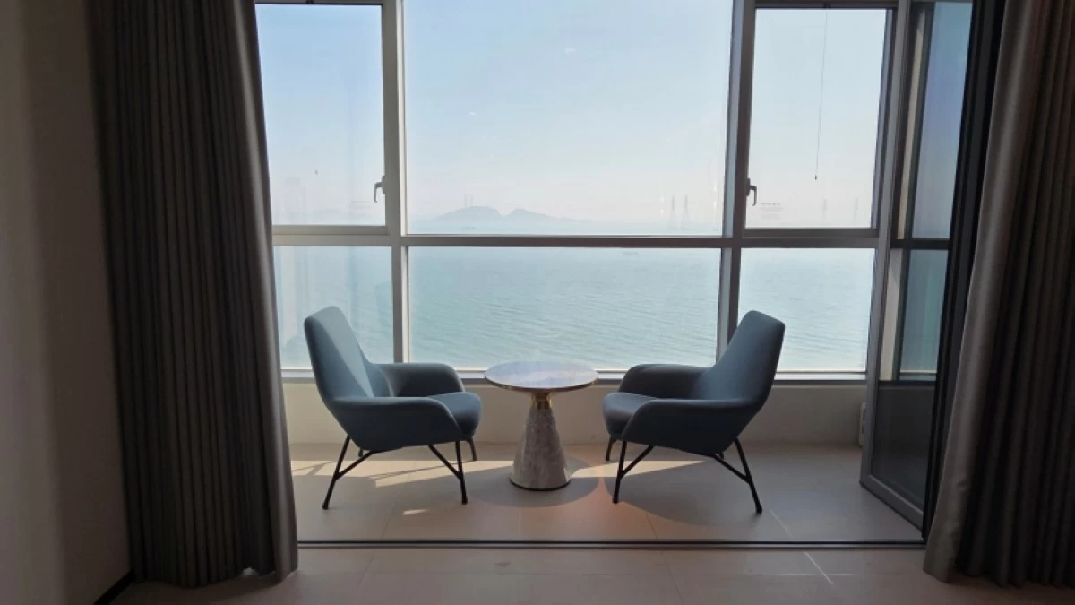 Wave M East hotel in Siheung, South Korea (Jonathan HIcap) 