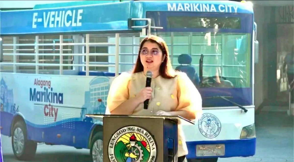 Mayor Maan Teodoro announces the rollout of ‘libreng sakay’ via E-jeeps during the flag-raising ceremony on Monday, April 6, at Marikina City Hall. (Photos from Marikina LGU)