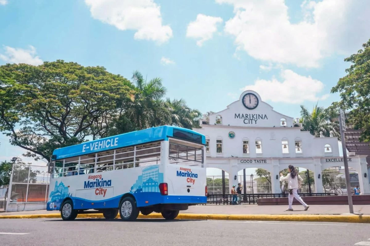 Mayor Maan Teodoro announces the rollout of ‘libreng sakay’ via E-jeeps during the flag-raising ceremony on Monday, April 6, at Marikina City Hall. (Photos from Marikina LGU)