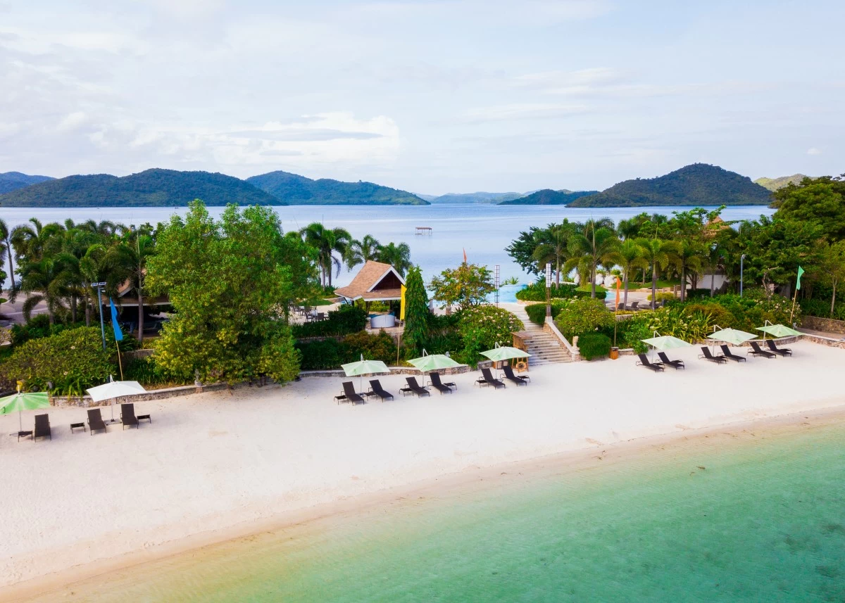 The island is bordered by white sand beach and clear, blue water (Photo courtesy of SETIR)