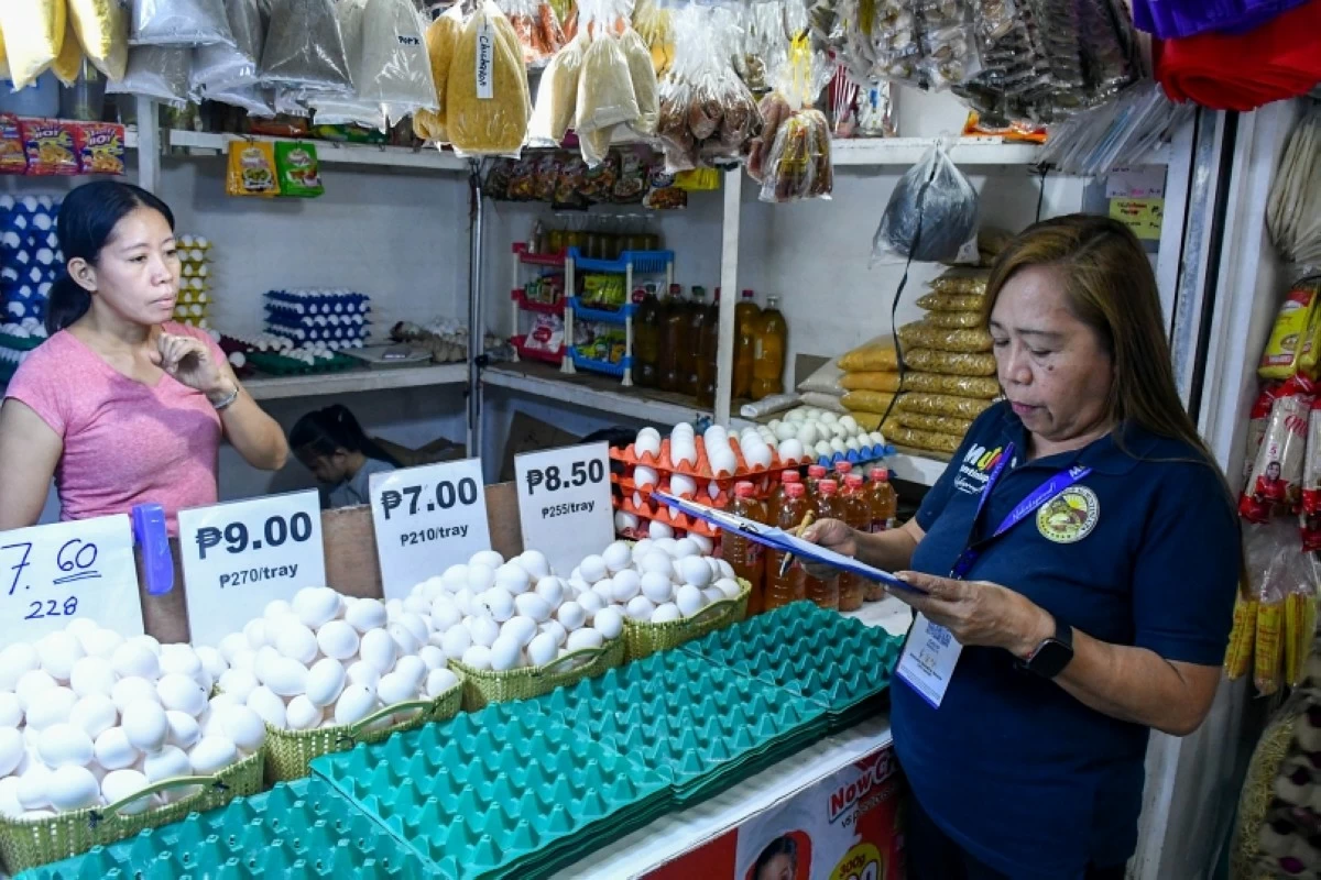 Price monitoring by the Muntinlupa City government on March 23 (Photo from the Muntinlupa PIO)