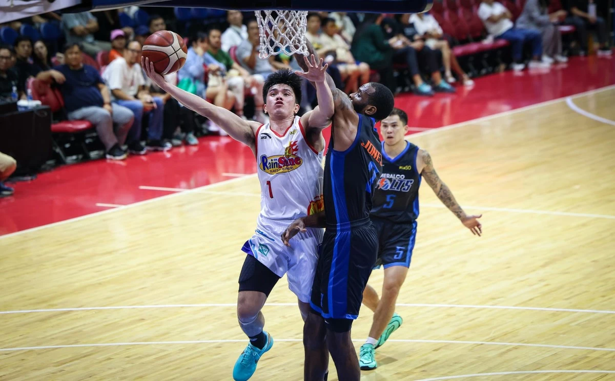 Rain or Shine's Adrian Nocum spearheads the attack against SMB. (PBA Images)