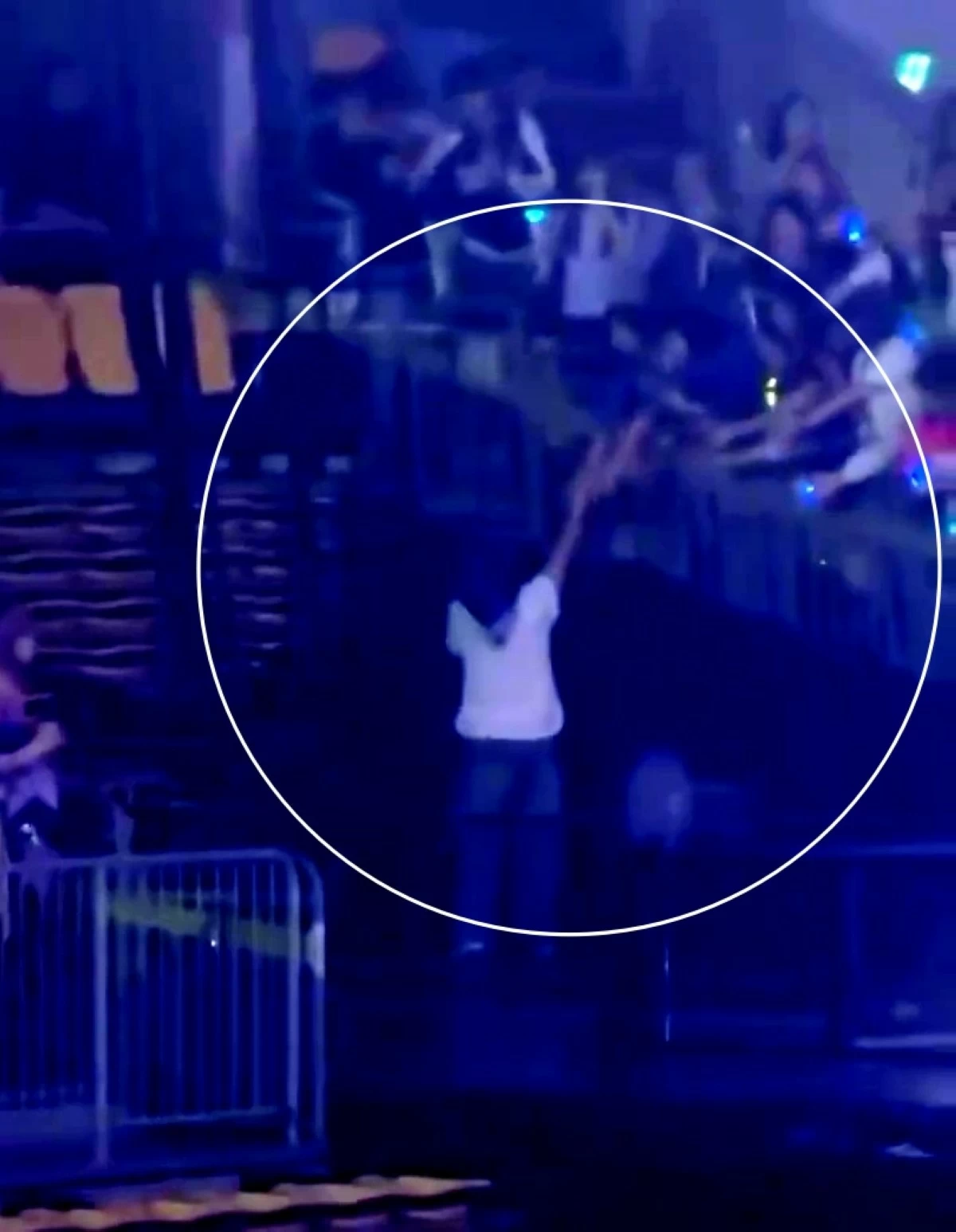 Ryeowook greeting fans before the accident on April 5  (Screenshot from @justelfsj on X)  