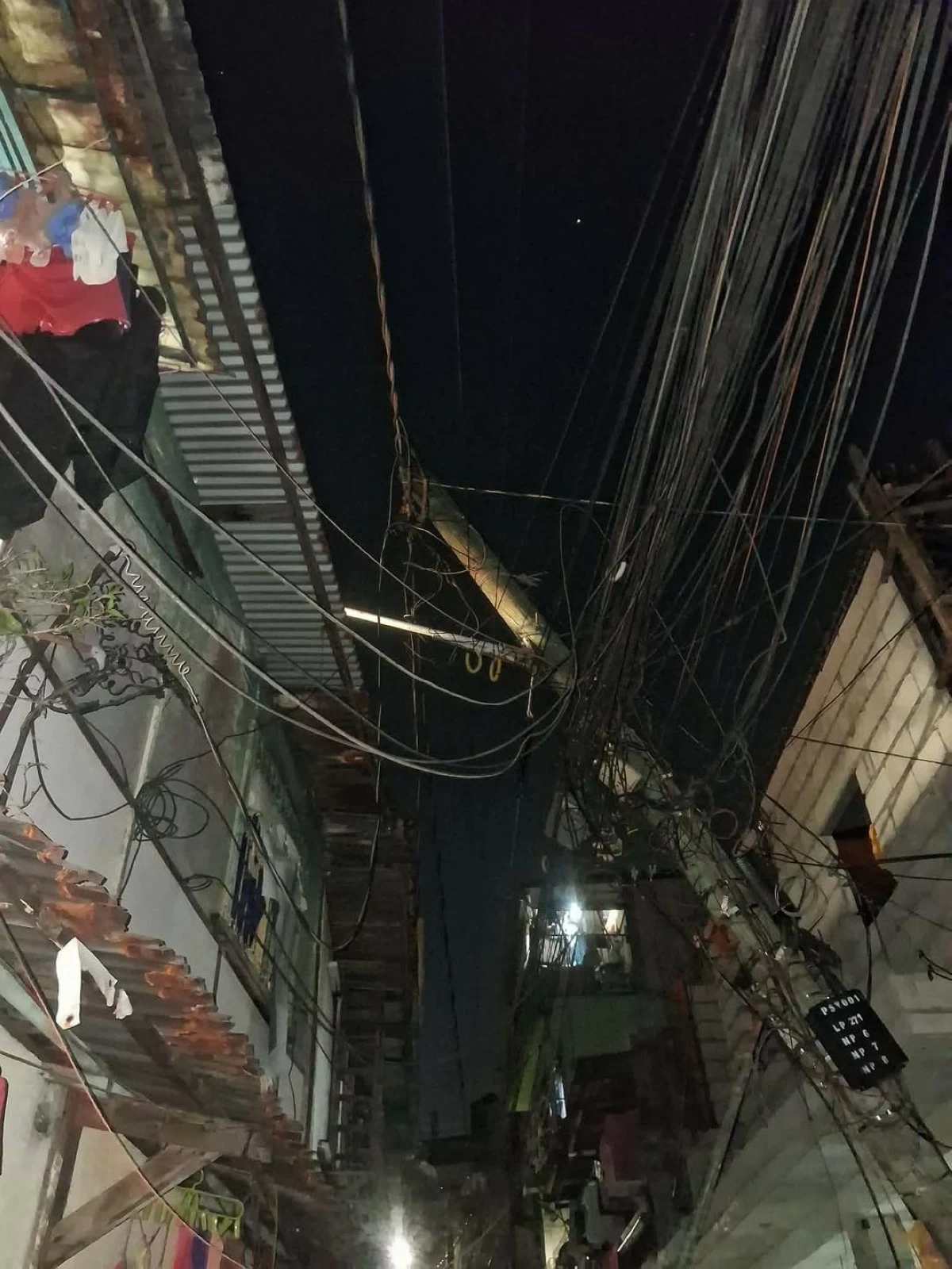 Merlaco post that collapsed due to the weight of unserviceable wires (Photo from Pasay PIO)