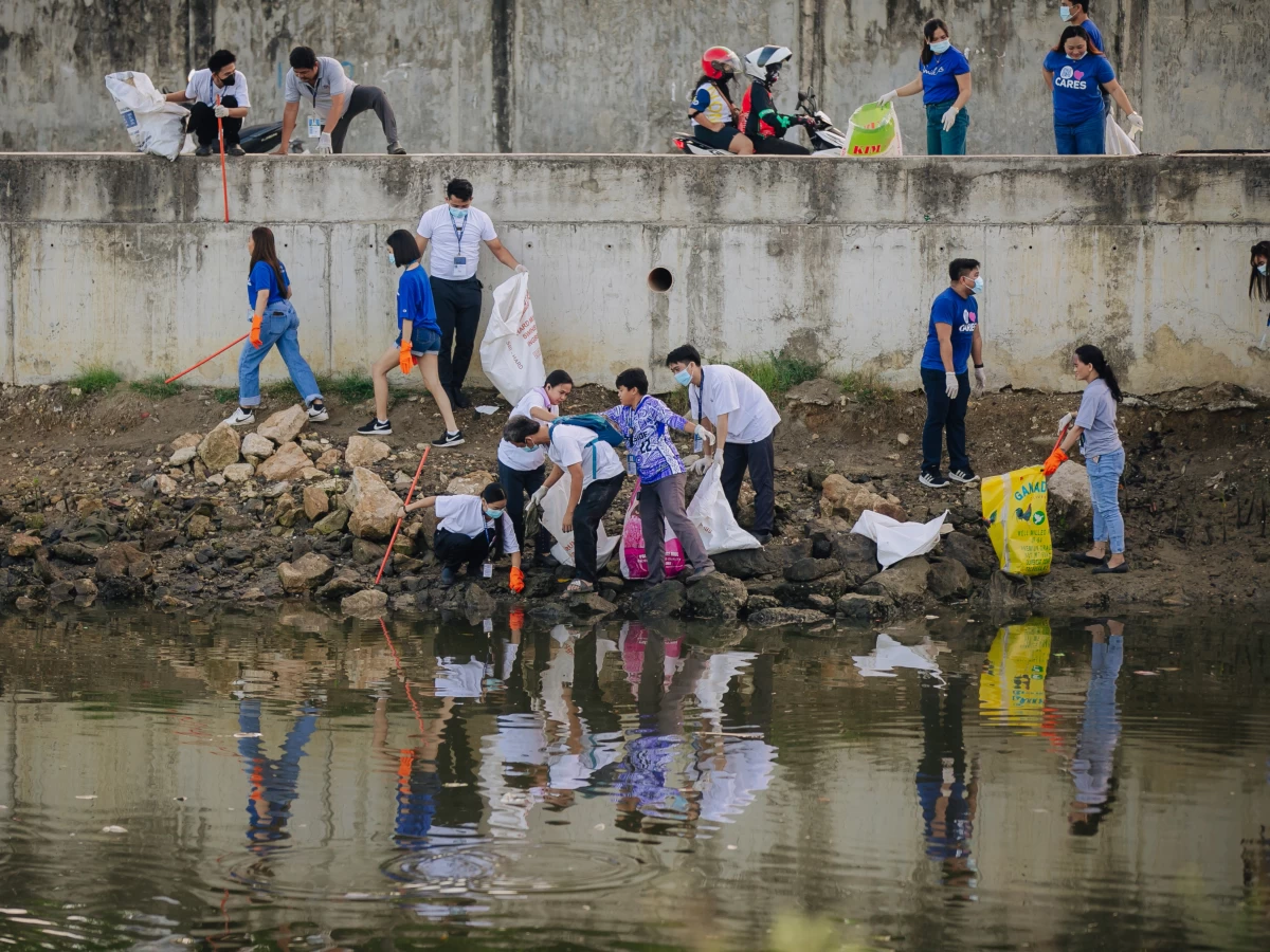 United in the common goal of protecting the environment and diverting waste away from the oceans, coastal cleanups were organized across SM City La Union, SM City Urdaneta Central, SM City Tanza, SM City Daet, SM City Consolacion, SM Seaside City Cebu, and SM J Mall