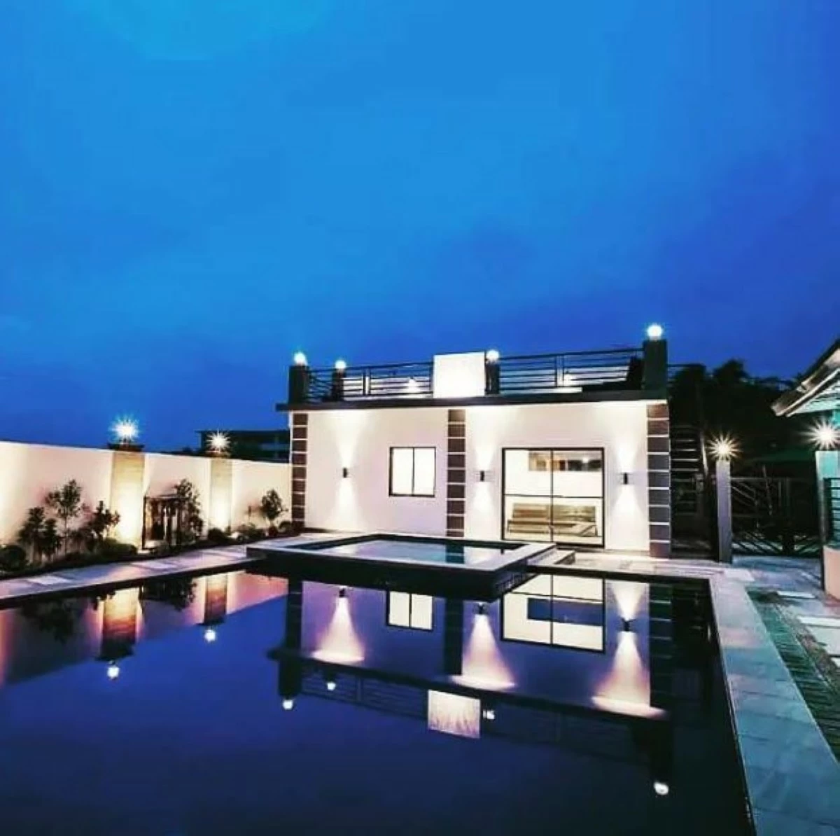 Nightsky view from the pool of Melinda's Garden (photo from Melinda's Garden FB page)