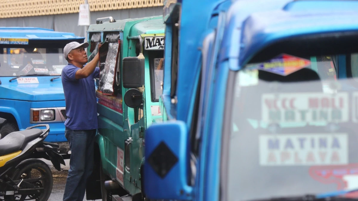 Shortened workweek, energy curbs raise unrest, stagflation risks in Philippines—Oxford Economics