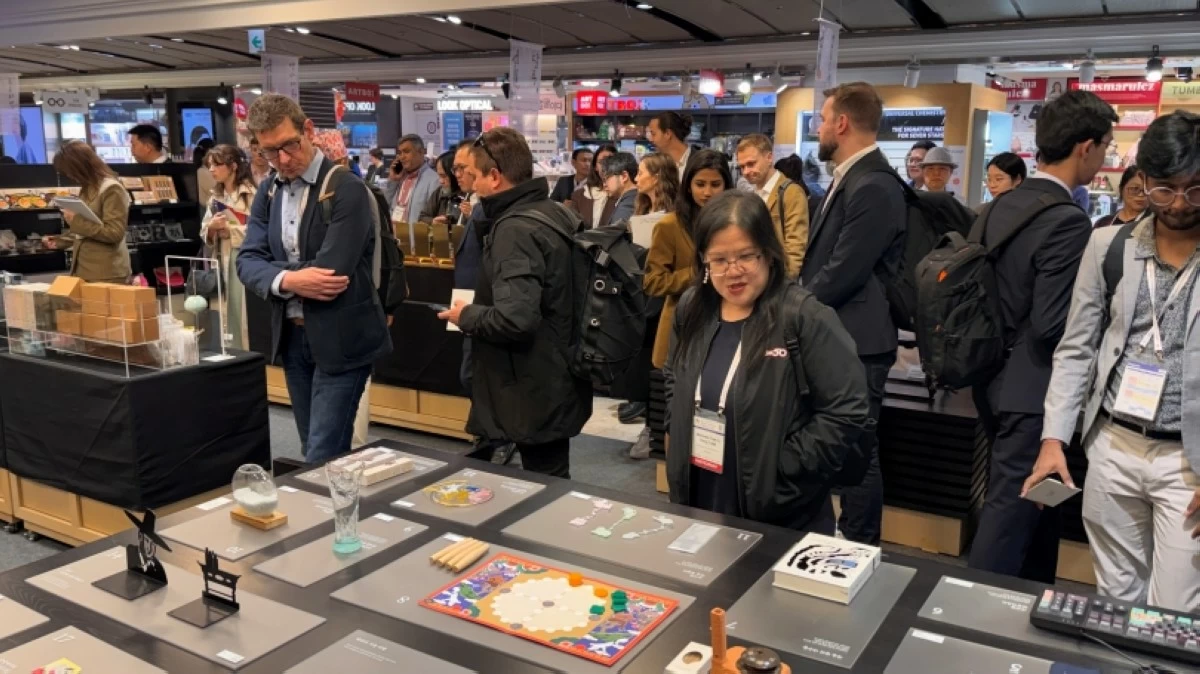 Foreign journalists visiting the Kyobo Book Centre main branch in Gwanghwamun area in Seoul (JAK)
