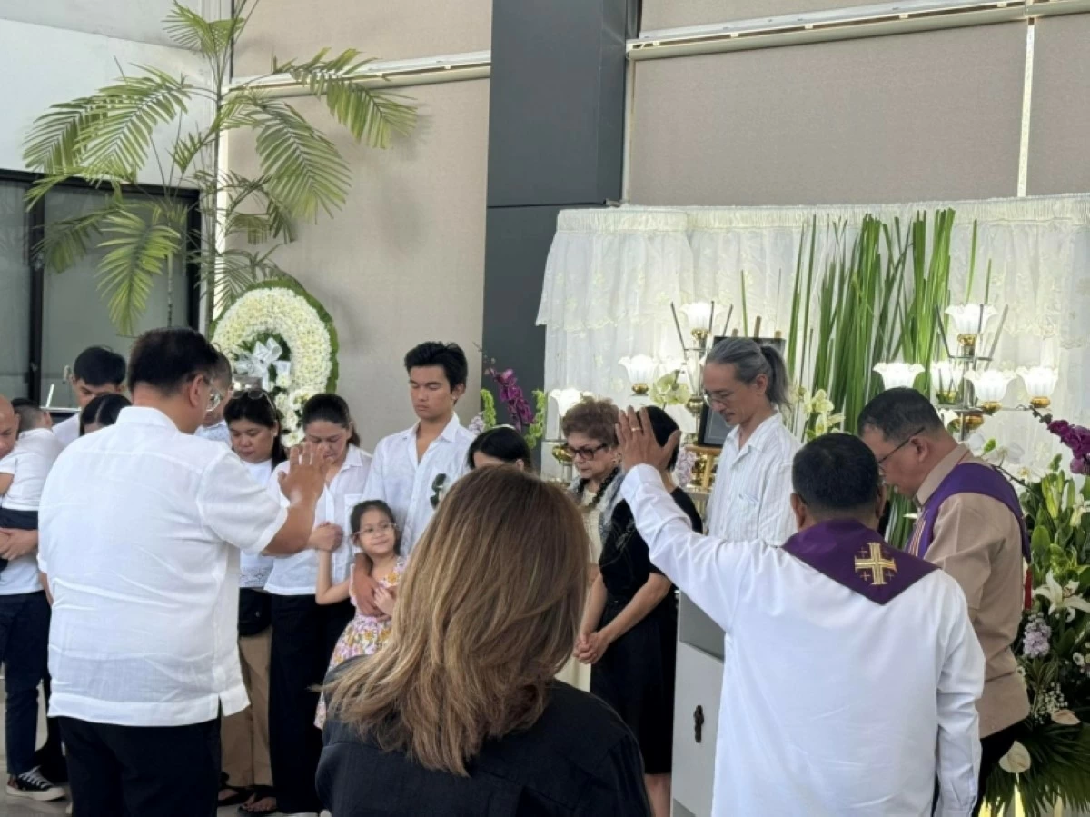 The public viewing for the late former Muntinlupa councilor Allan Rey Camilon at the Muntinlupa City hall (Photo from Muntinlupa PIO) 