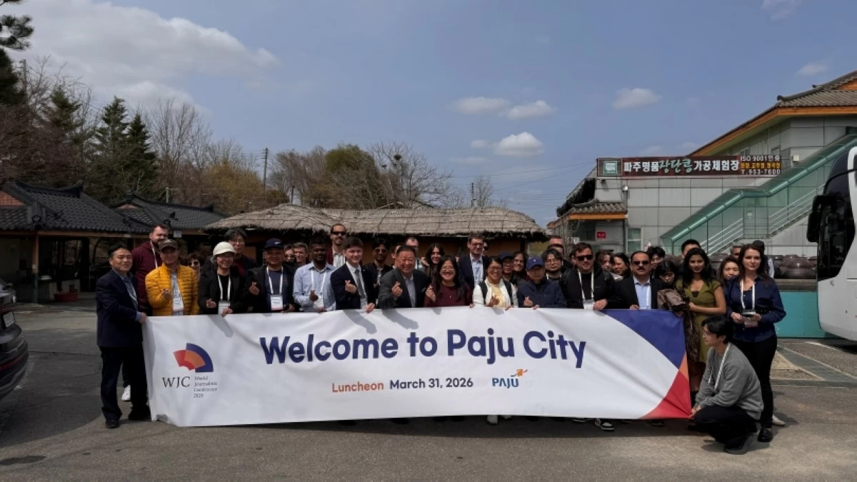 The participants of the World Journalists Conference 2026 with Paju Mayor Kim Kyung-il (JAK) 