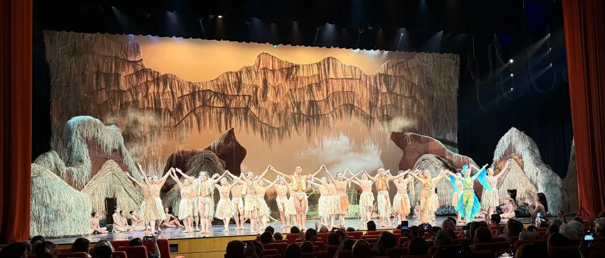 Curtain call of 'Paglalakbay'