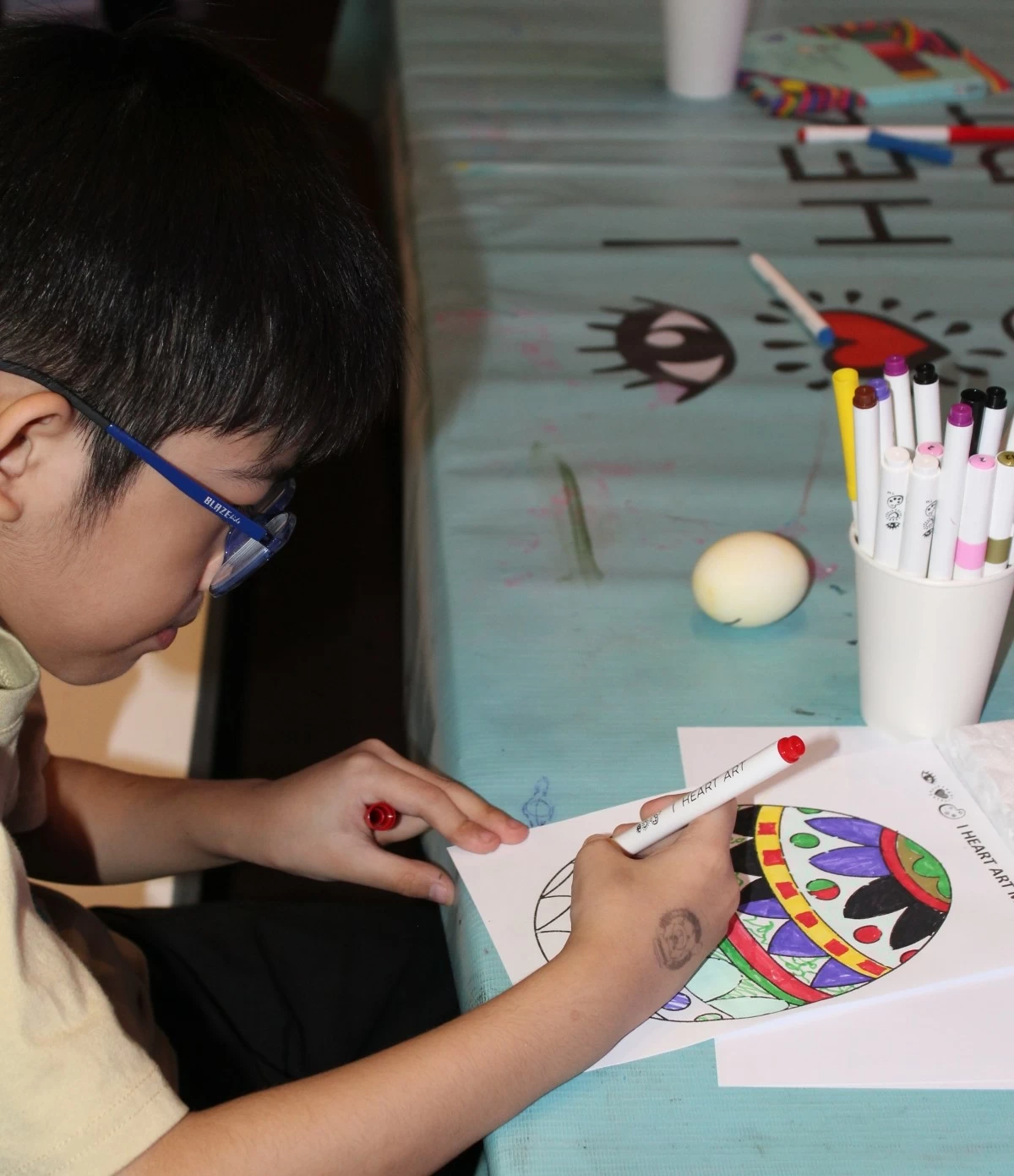 Little artist at work, creating colorful masterpieces with I Heart Art (Photo from The Manila Hotel)