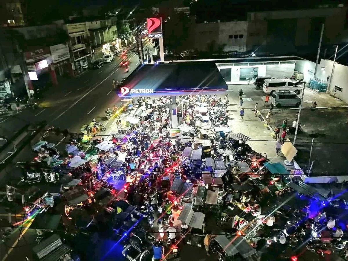 Couple provides free fuel to 500 drivers in Bacolod