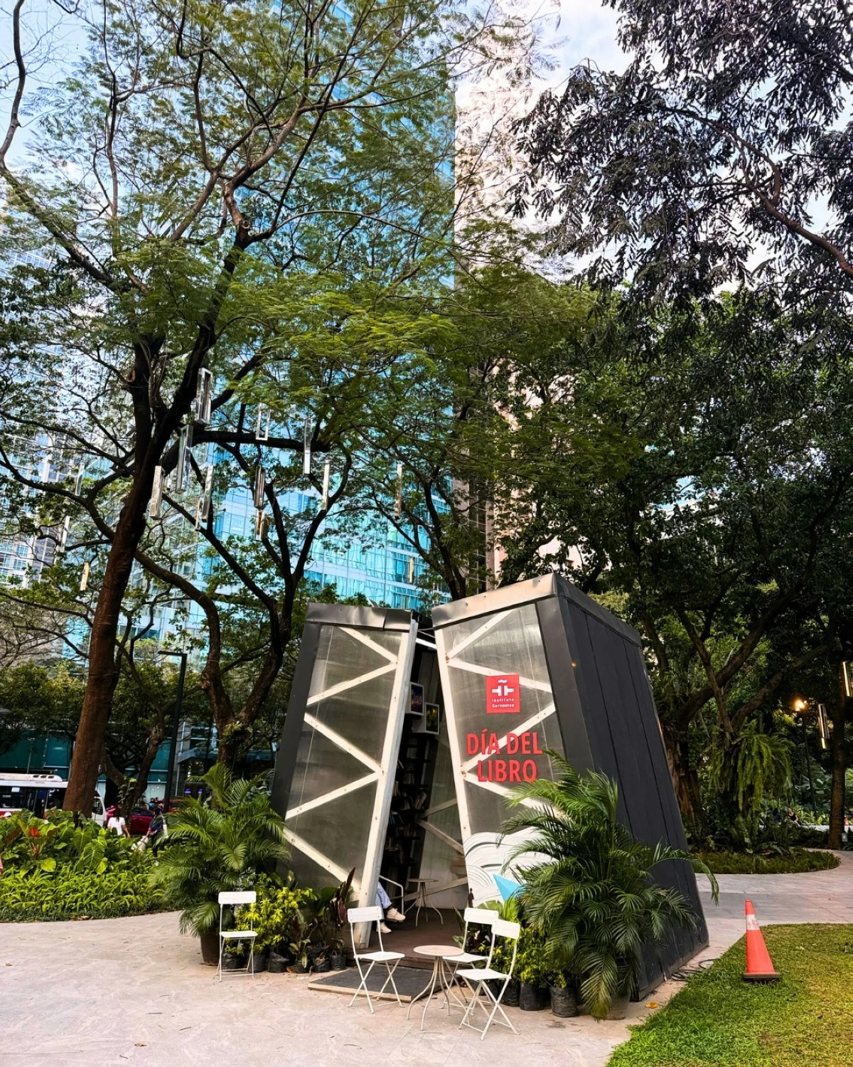 With International Book Day approaching, the open library at Ayala Triangle Gardens offers a quiet pause in the city. A project in partnership with Spain’s Instituto Cervantes, it invites the public to browse donated books and take a moment to read. Photo from "Make it Makati".