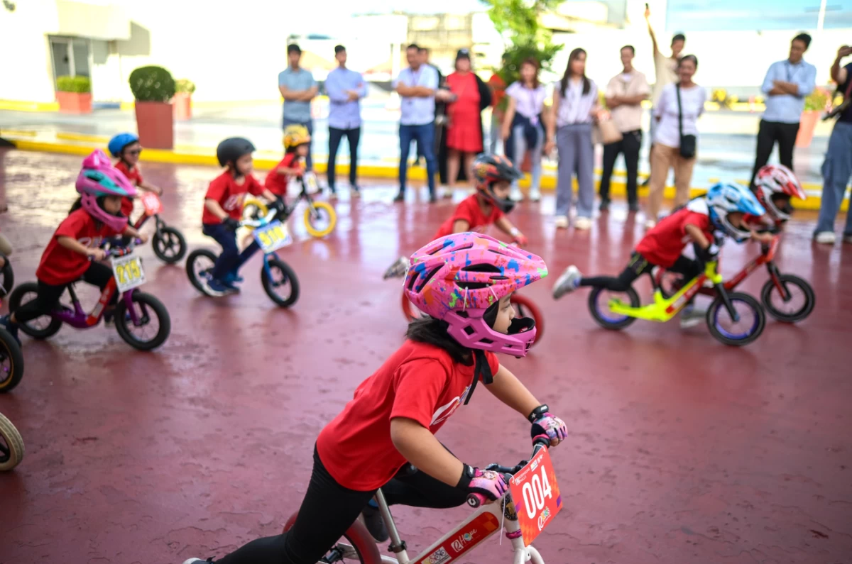 Working with the National Bicycle Organization, Robinsons Malls hosts cycling activities that give kids and families a safe space to ride, learn, and build everyday mobility habits. (Photo courtesy of Robinsons Mall)