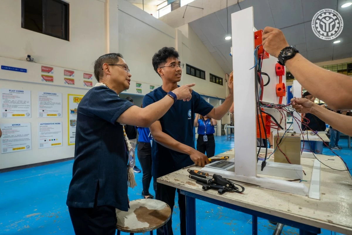 Technical Education and Skills Development Authority (TESDA) Director-General Jose Francisco “Kiko” B. Benitez (left) engages with trainees of technical-vocation education and training (TVET) at the TESDA regional training center in Central Luzon. (Photo: TESDA)