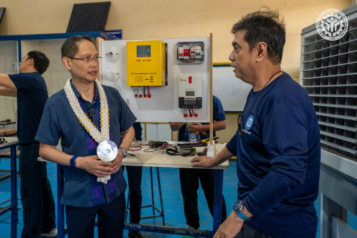 Technical Education and Skills Development Authority (TESDA) Director-General Jose Francisco “Kiko” B. Benitez (left) engages with trainees of technical-vocation education and training (TVET) at the TESDA regional training center in Central Luzon. (Photo: TESDA)