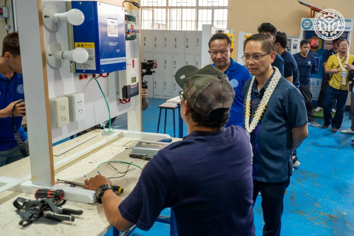 Technical Education and Skills Development Authority (TESDA) Director-General Jose Francisco “Kiko” B. Benitez (left) engages with trainees of technical-vocation education and training (TVET) at the TESDA regional training center in Central Luzon. (Photo: TESDA)