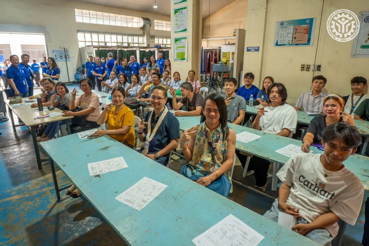 Technical Education and Skills Development Authority (TESDA) Director-General Jose Francisco “Kiko” B. Benitez (left) engages with trainees of technical-vocation education and training (TVET) at the TESDA regional training center in Central Luzon. (Photo: TESDA)