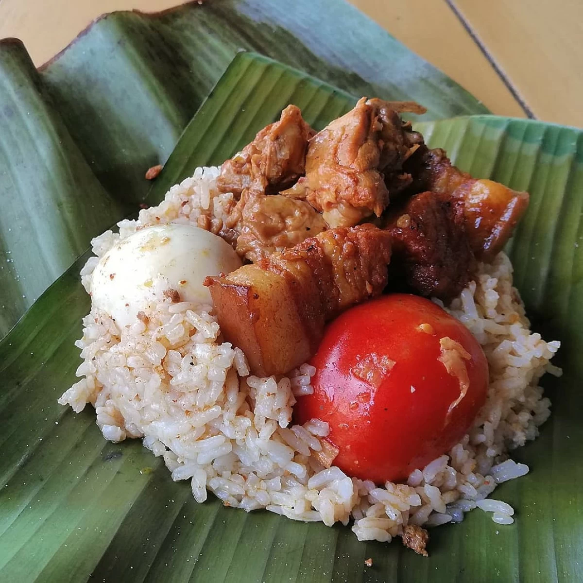 Aling Nene's Special Binalot, a local delicacy of rice, viand, tomato, and egg wrapped in banana leaves (Photo from Aling Nene's Special Binalot's Facebook page/MANILA BULLETIN)