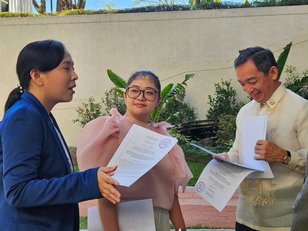 From left to right: Gabriela Party-list Rep. Sarah Elago, Kabataan Party-list Rep. Renee Co, ACT Teachers Party-list Rep. Antonio Tinio (Ellson Quismorio/ MANILA BULLETIN)