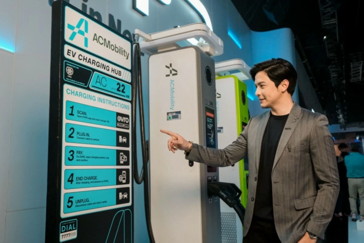 Alden Richards, an owner of the BYD Shark 6 DMO and BYD’s newest ambassador, learns more about the charging infrastructure by ACMobility.