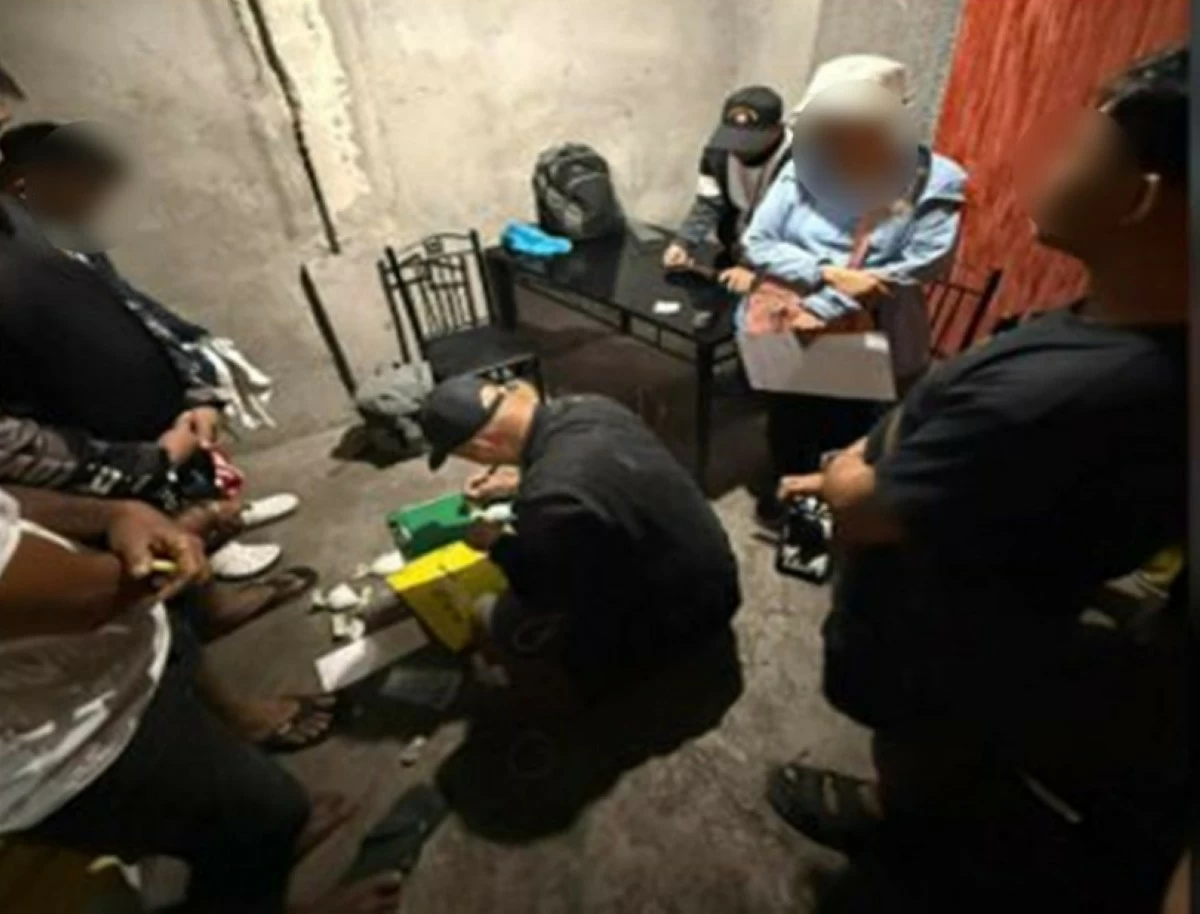 The buy-bust operation conducted by the Southern Police District in Barangay Rizal, Taguig on April 15 (Photo from SPD) 
