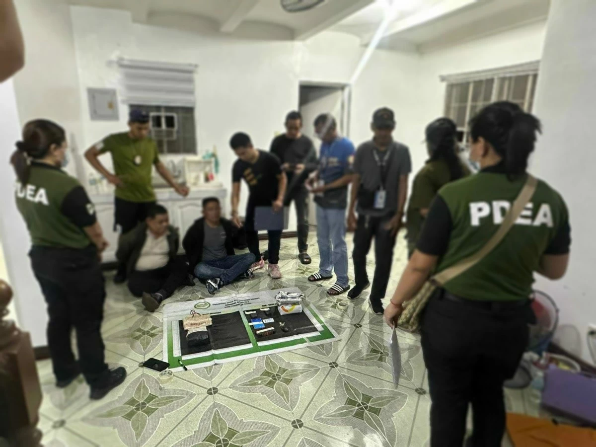 Authorities confiscated P6.8 million worth of suspected shabu and arrested two drug suspects in a buy-bust operation in Bacoor City on April 18 (Photo from PDEA Calabarzon/MANILA BULLETIN)
