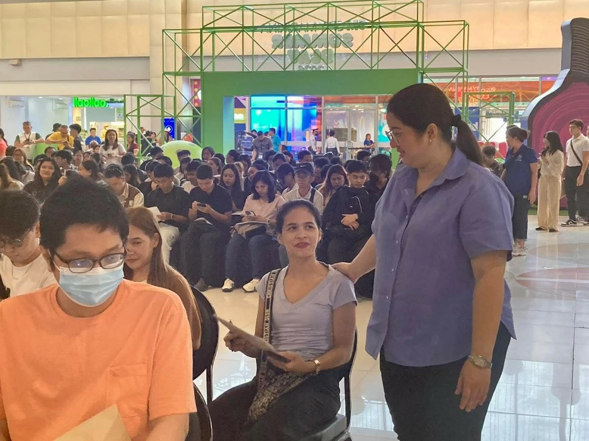 Mayor Marjorie Ann “Maan” Teodoro and First District Rep. Marcelino “Marcy” Teodoro oversee the Marikina Job Fair at a city mall on April 16, 2026, held alongside activities such as a pet vaccination and grooming program and the opening of the Marikina Heritage Building, as the city marks its 396th founding anniversary. (Photos from Marikina LGU)