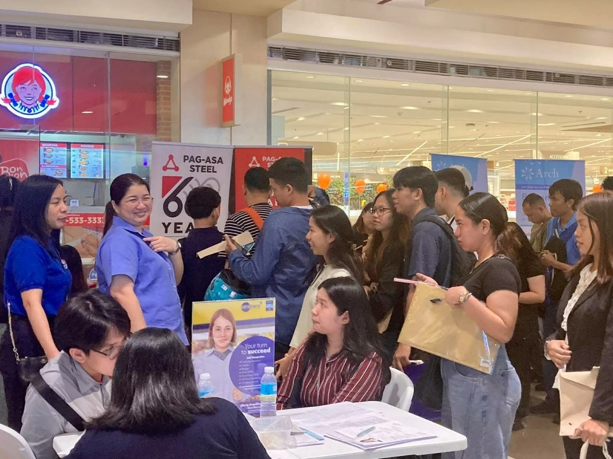 Mayor Marjorie Ann “Maan” Teodoro and First District Rep. Marcelino “Marcy” Teodoro oversee the Marikina Job Fair at a city mall on April 16, 2026, held alongside activities such as a pet vaccination and grooming program and the opening of the Marikina Heritage Building, as the city marks its 396th founding anniversary. (Photos from Marikina LGU)