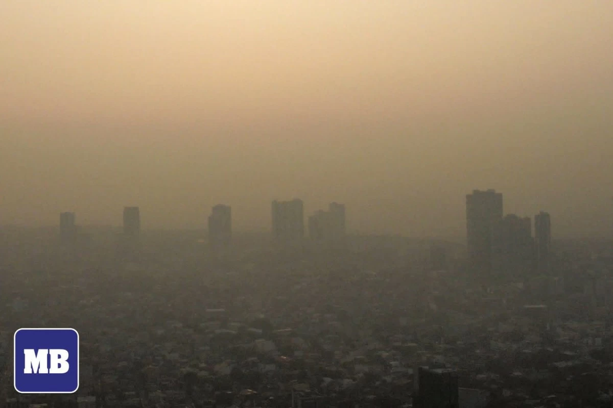 AIR QUALITY ALERT—Parts of Metro Manila remain hazy and smoggy on Monday morning, April 20, due to smoke coming from the Navotas Sanitary Landfill, which caught fire on April 10.  The Department of Environment and Natural Resources (DENR) reported on Sunday that only four cities in Metro Manila recorded “good” to “fair” air quality levels, while most areas fell under “unhealthy” to “acutely unhealthy.” (Santi San Juan/MB Photo)