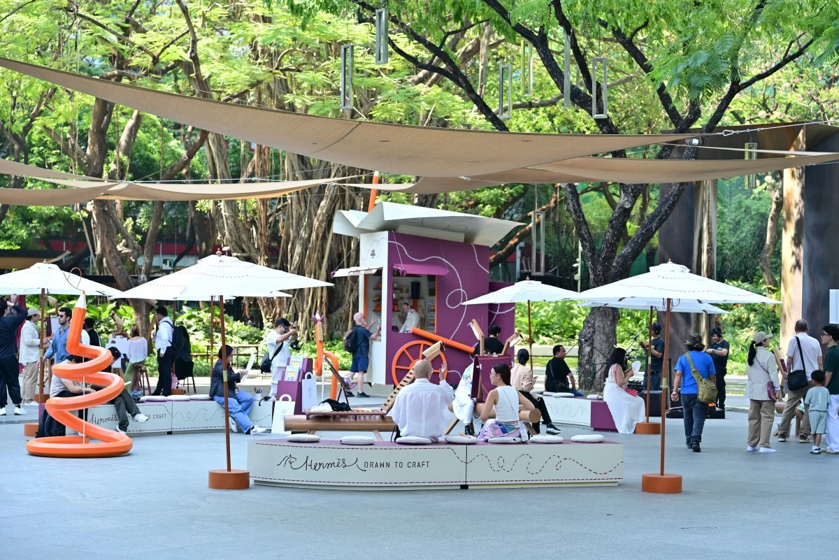 ‘Hermès: Drawn to Craft’ is a space for visitors to relax, enjoy refreshments, read the Le Monde d’Hermès, and listen to live music. (Photo: Hermès)