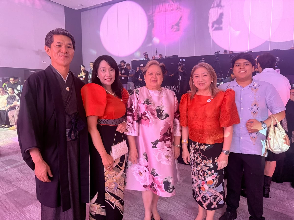 Japanese Ambassador to the Philippines Kazuya Endo, Mme. Akiko Endo, Foreign Affairs Secertary Ma. Theresa Lazaro, PH Ambassador to Japan Mylene Garcia-Albano, and Rafael Albano