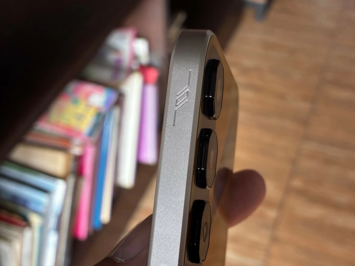 Neo Triggers 5.0 gives you extra options to map out your buttons without taking up screen space. 
