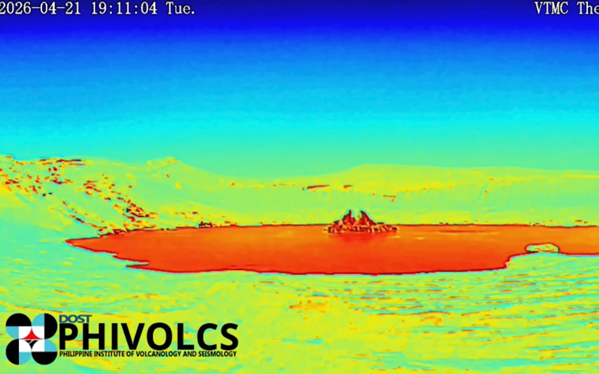 Screenshot from time-lapse footage shows a brief minor phreatic eruption at Taal Volcano’s Main Crater between 7:10 p.m. and 7:11 p.m. on April 21, producing a 100-meter plume as captured by thermal cameras at the Daang Kastila Observation Station and Main Crater Observation Station. (Philippine Institute of Volcanology and Seismology)