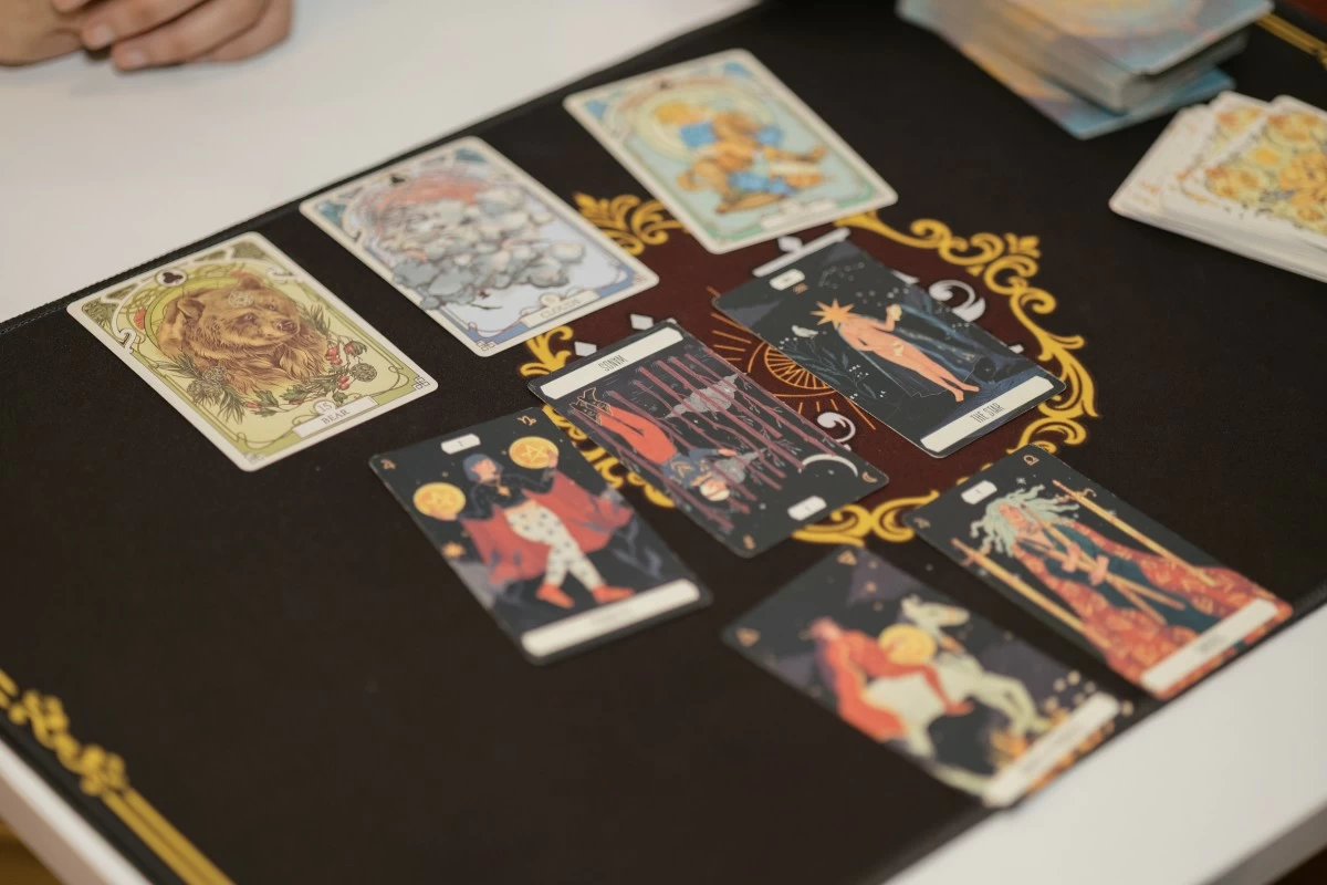 A moment of curiosity and discovery unfolds at Urban Edit, where tarot readings and vintage finds encourage exploration and personal expression.
