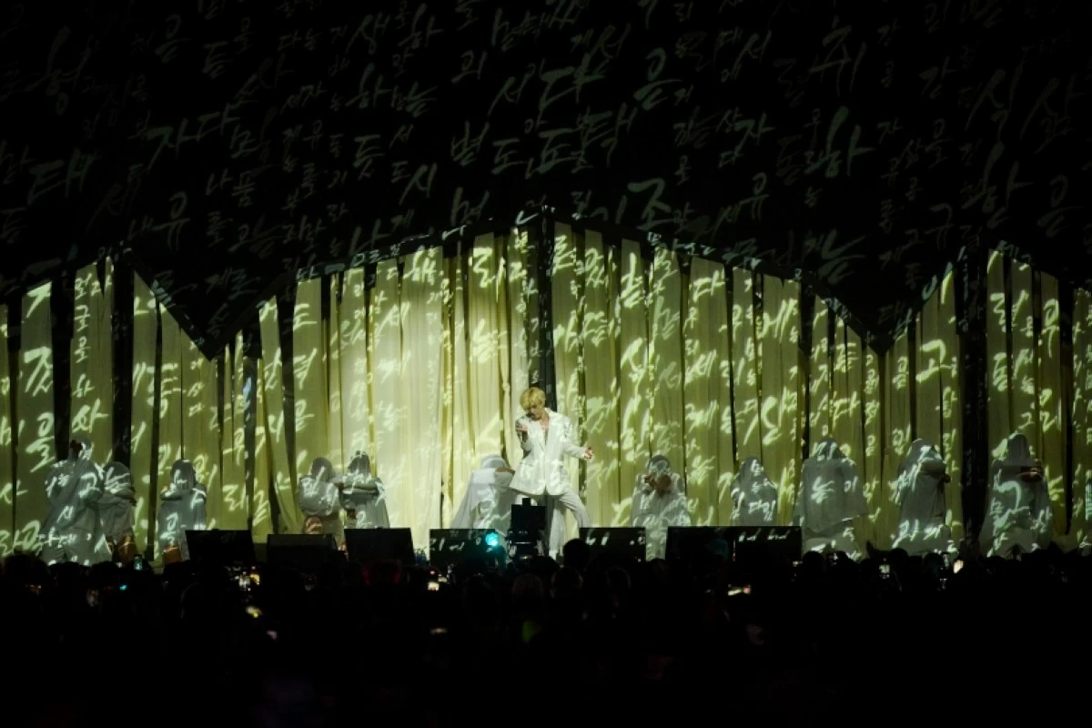 K-pop artist Taemin performing at Coachella (Galaxy Corporation) 