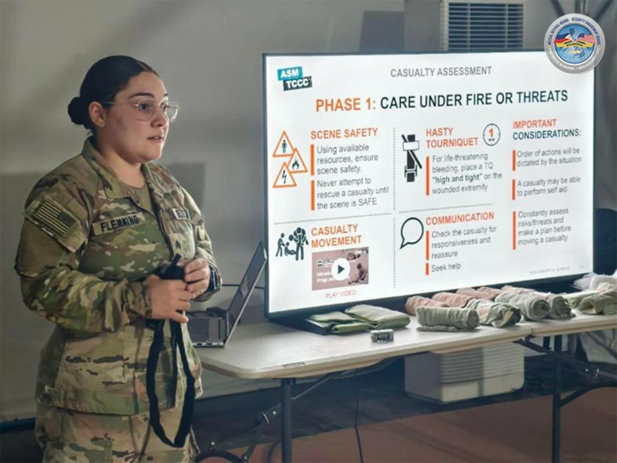 A United States Armed Forces instructor engages Philippine counterparts in a casualty assessment discussion during the Tactical Combat Casualty Care (TCCC) training on April 20, 2026 at Daniel Z. Romualdez Airport in Tacloban City, Leyte as part of Exercise Balikatan. (Photo: Armed Forces of the Philippines)
