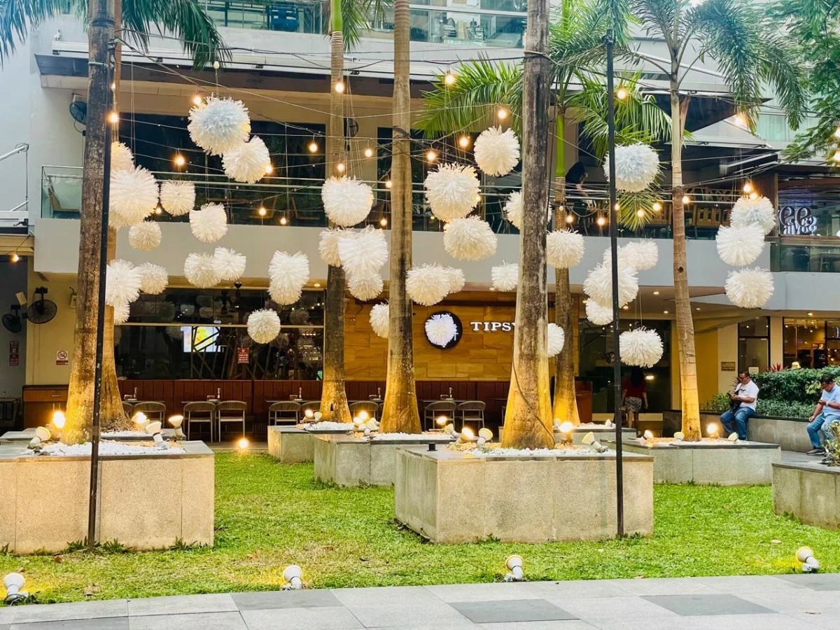 'FLOATING DANDELIONS' recycled plastic bottles, Olivia d'Aboville (Photo courtesy of Community Art Grounds)