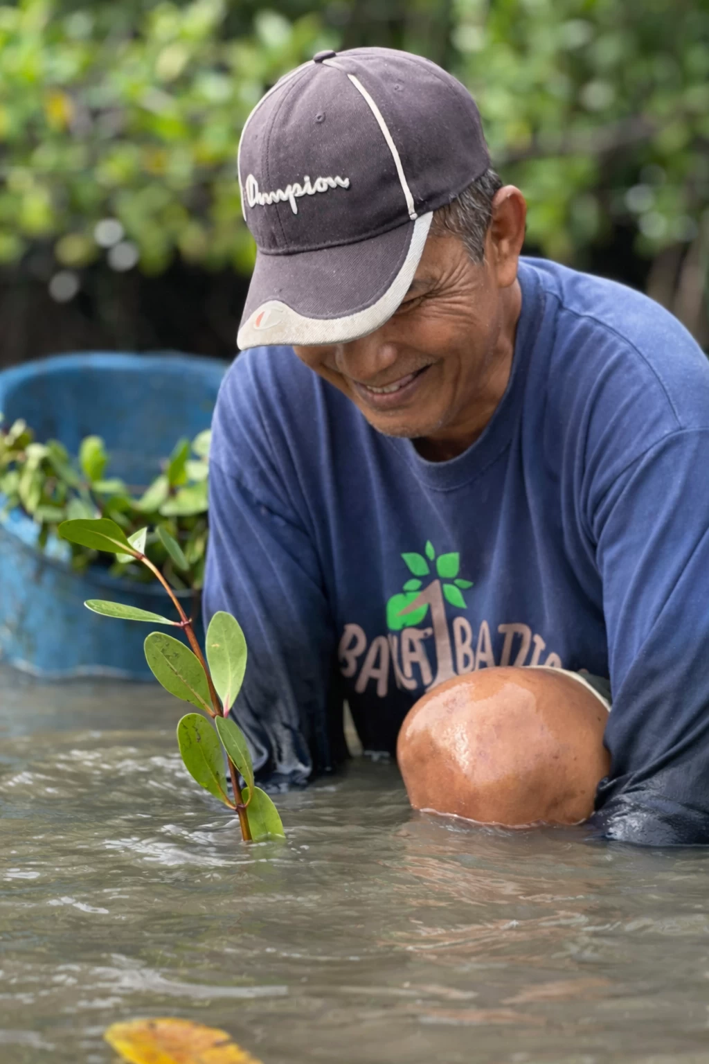 GNPD’s Samal Mangrove Adoption and Protection Program. Volunteers work together to plant 2,300 mangrove saplings in a five-hectare area in Barangay East Calaguiman, Samal, Bataan, adopted by AboitizPower through GNPower Dinginin.
