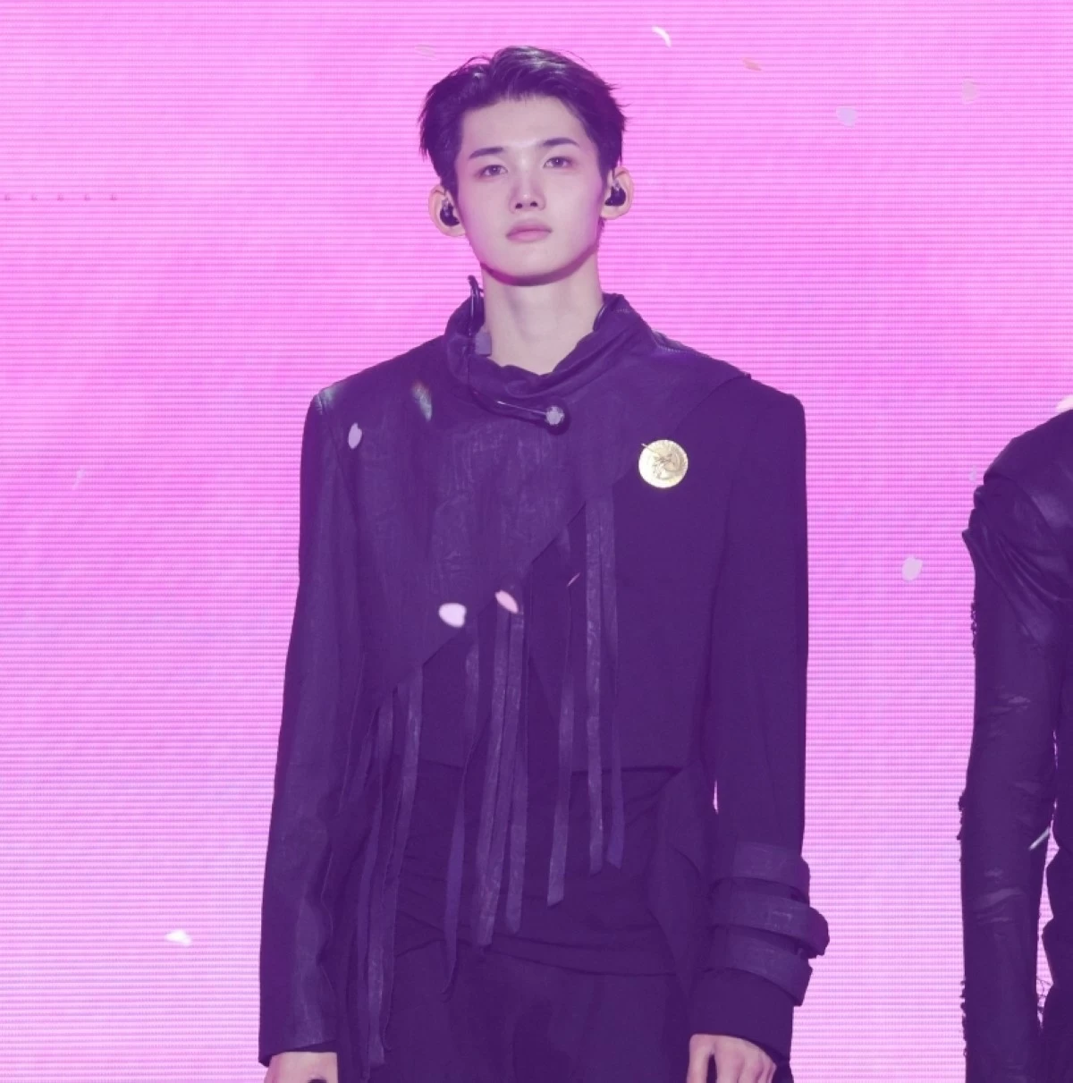 &TEAM' member Jo (YX Labels) 
