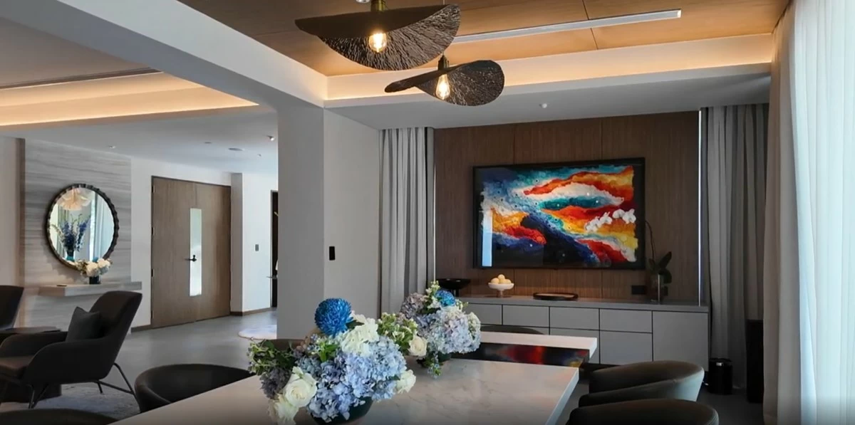 FINE DINING A whole family or group of friends can enjoy meal times at the Presidential Villa's formal dining room