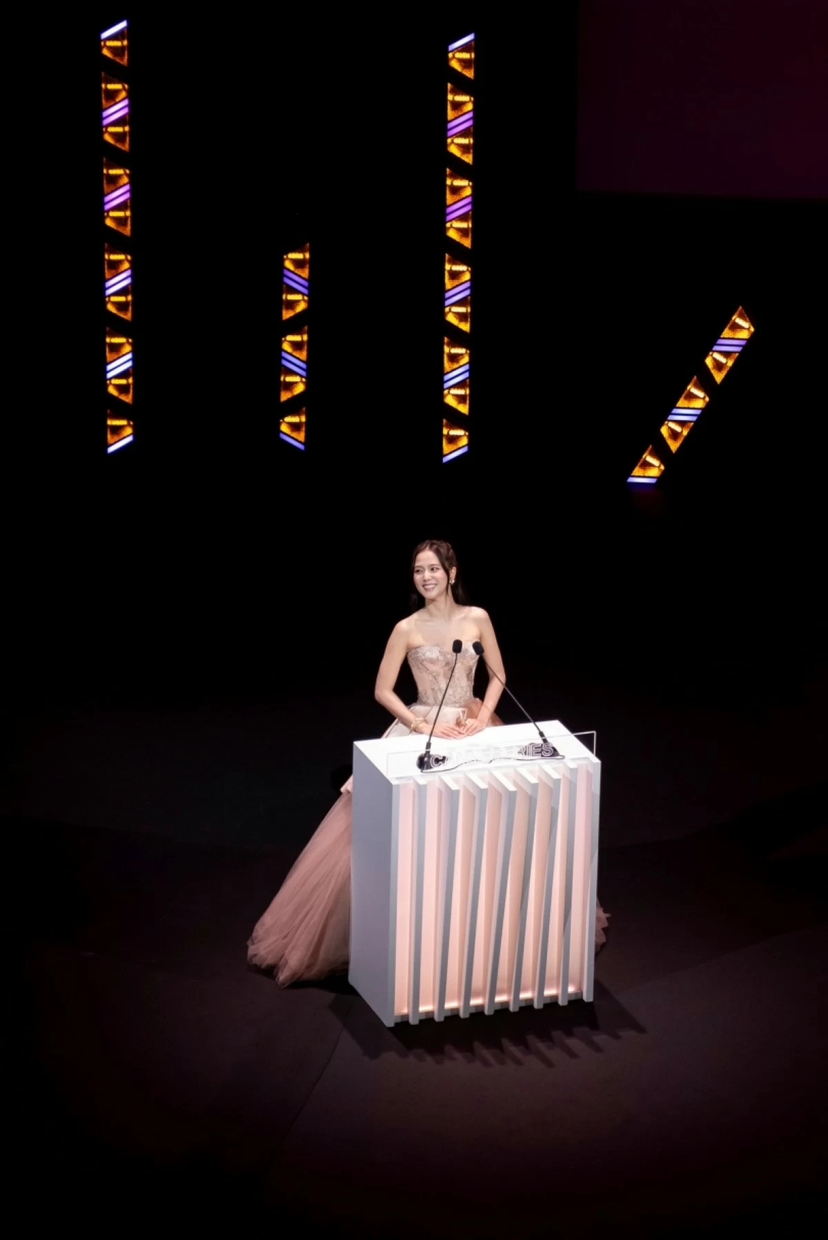 Jisoo giving a speech for her Madame Figaro Rising Star Award at the Cannes International Series Festival (Canneseries) in Cannes, France, on April 23 (Photo courtesy of Facebook/Canneseries, Olivier Vigerie, Camilla Canalini, Camille Fermon, Pauline Mourey)  