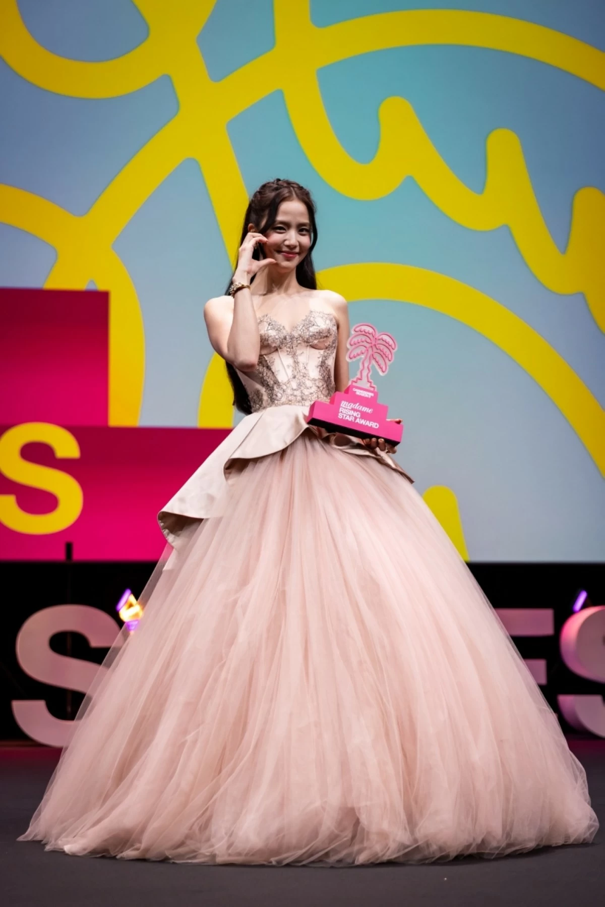 Jisoo holding her Madame Figaro Rising Star Award at the Cannes International Series Festival (Canneseries) in Cannes, France, on April 23 (Photo courtesy of Facebook/Canneseries, Olivier Vigerie, Camilla Canalini, Camille Fermon, Pauline Mourey)  