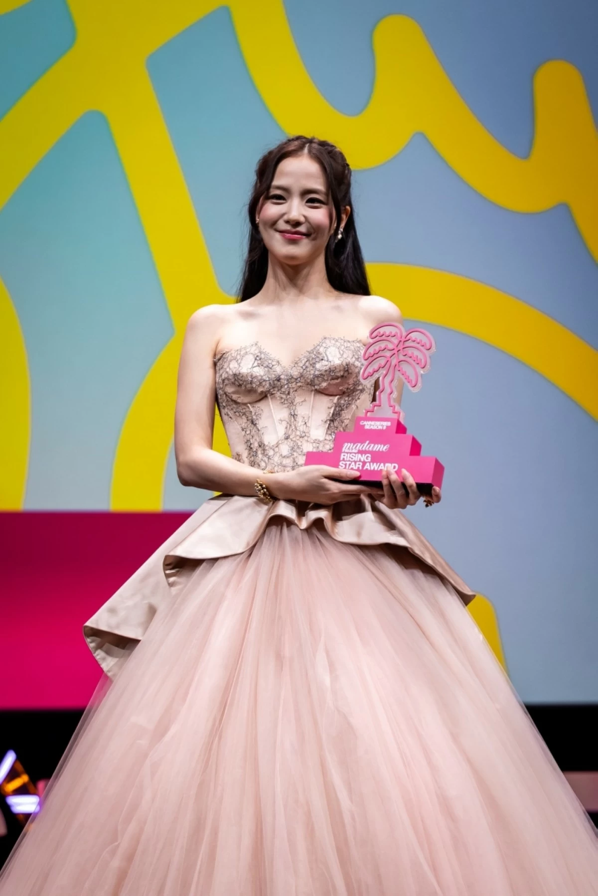 Jisoo holding her Madame Figaro Rising Star Award at the Cannes International Series Festival (Canneseries) in Cannes, France, on April 23 (Photo courtesy of Facebook/Canneseries, Olivier Vigerie, Camilla Canalini, Camille Fermon, Pauline Mourey)  